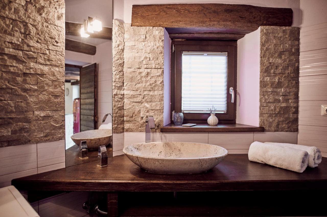 Tmbin's Barn - Nature, Horses, Family Holiday home Sezana